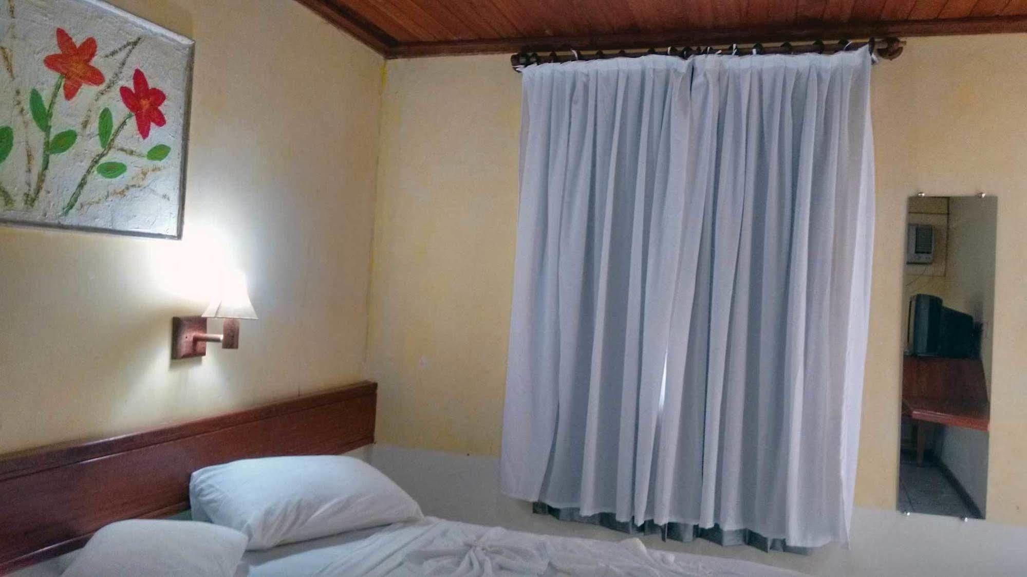 Hotel Pousada Castanheiras Do Village Порту-Сегуру Экстерьер фото
