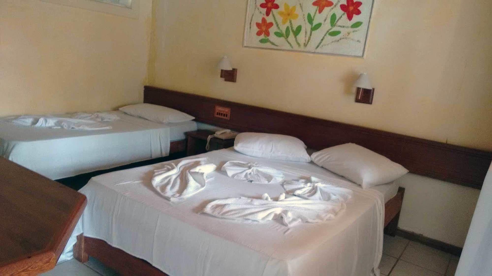 Hotel Pousada Castanheiras Do Village Порту-Сегуру Экстерьер фото